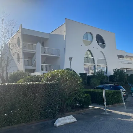 A 100 M De La * La Grande-Motte