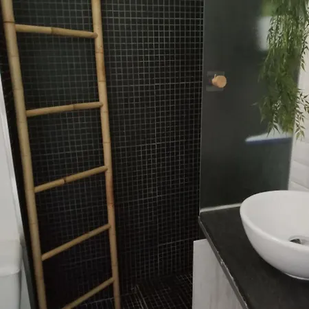 Apartment A 100 M De La *
